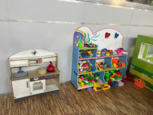 🎈Đồ chơi được dọn dẹp sạch sẽ, an toàn, đầy màu sắc – nhìn là muốn nhào vô liền luôn á!