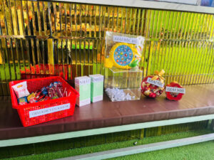 Cả nhà ơi, cuối tuần rồi, đến khu vui chơi mình không chỉ được chơi hết mình mà còn có cơ hội rinh quà cực xịn về nhà nữa đó nha 🥳✨